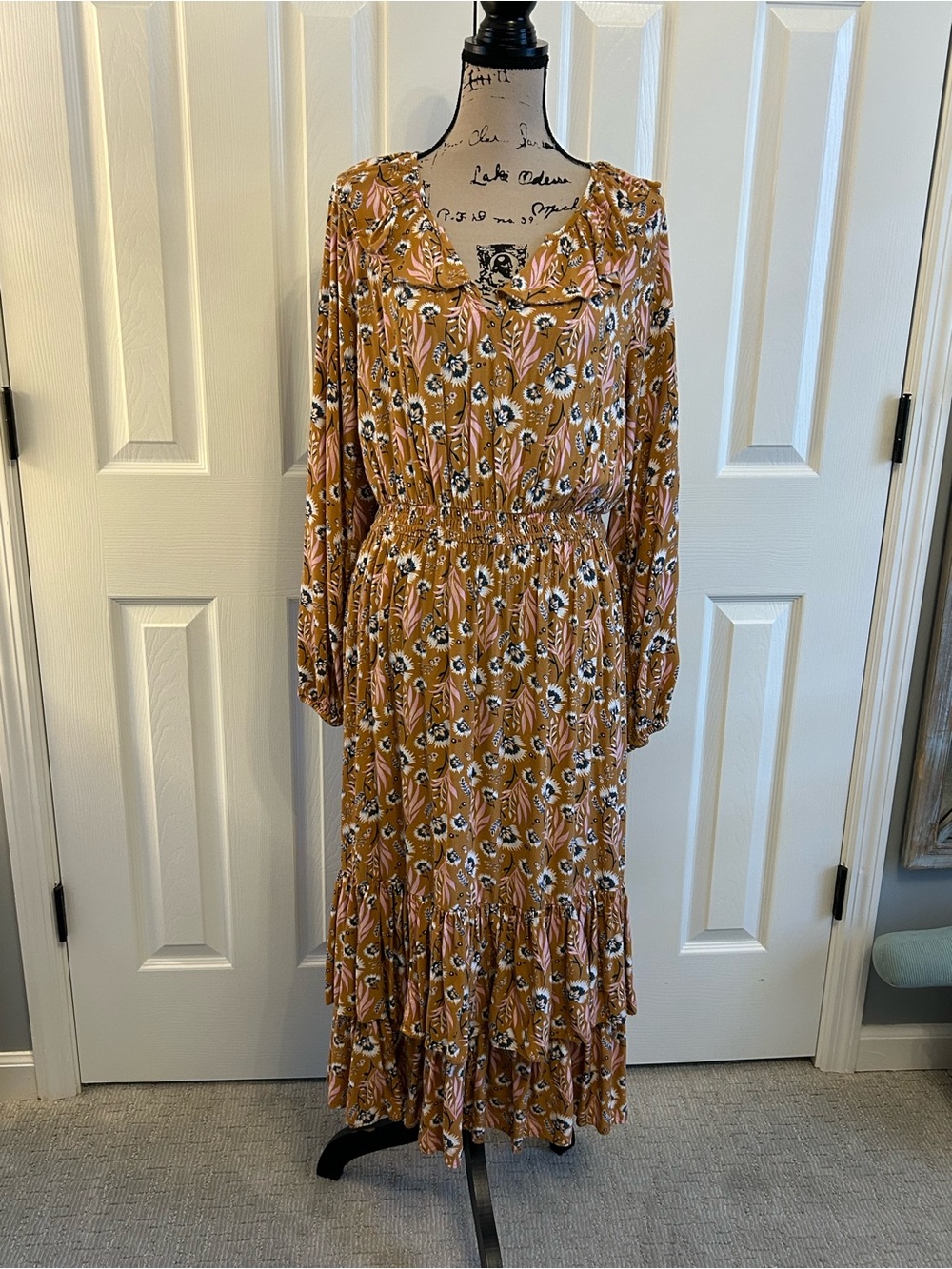 Universal Thread Cottagecore Prairie Tiered
Skirt Peasant Dress Size: small